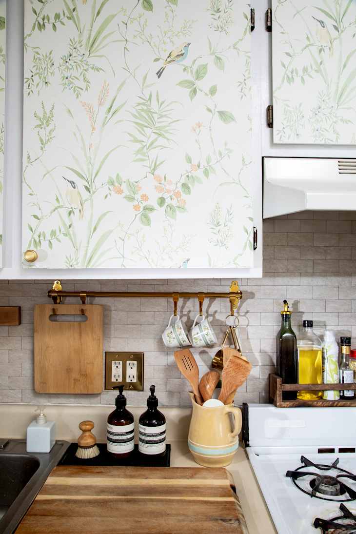 Gorgeous Renter-Friendly DIYs Transformed This 400-Square-Foot NYC ... - Off-Grid Penthouse Apartment Knife And Cutting Systems